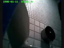 Kiimainen thaimaalainen nymfo saa ilmaisiapornovideoita hieronnan ja kovan kullin