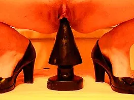 Karvainen läkkäämpi nussii hänen pillua ja perse karvaiset pillut kanssa dildo